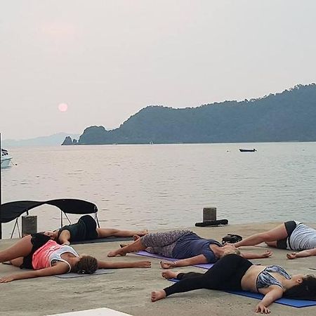 Makathanee Resort Koh Mak Buitenkant foto